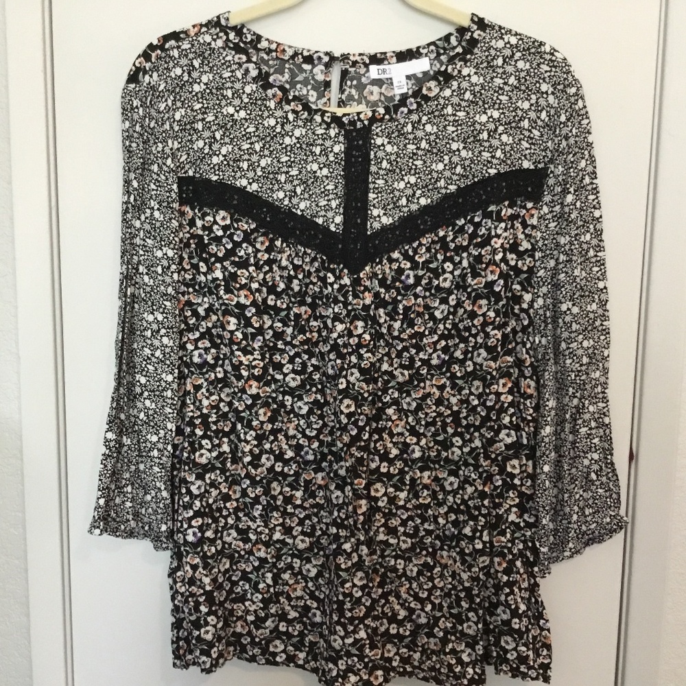DR2 Blouse, size 2X Black with floral print